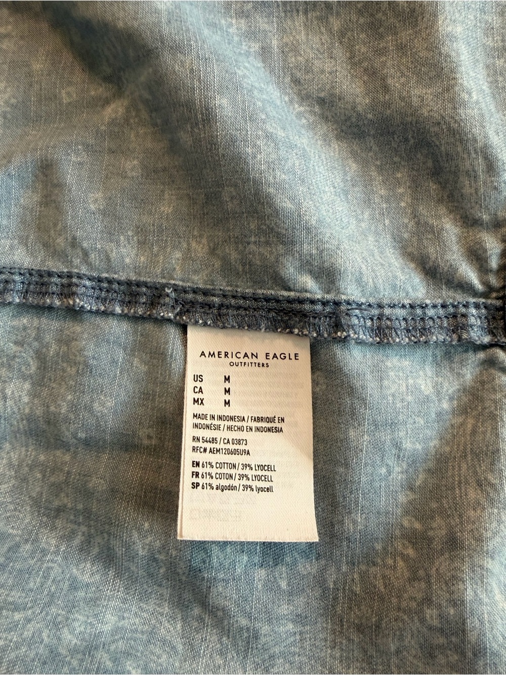 American Eagle Women’s Light Blue Bandana-Print Cotton Denim Chambray Shirt Sz M - Picture 4 of 6